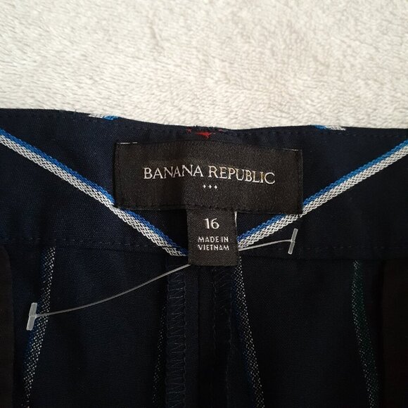 Banana Republic Factory NWT Women's Size 16 Navy Stripe High-Rise Belted Shorts - Picture 5 of 11